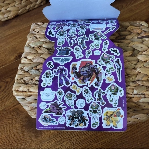 Disney Pixar: Lightyear 150 Sticker Collection - Picture 2 of 5
